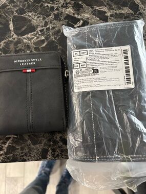 Men’s & Women’s Black Wallets